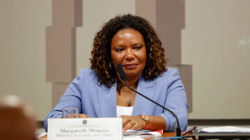 MargaretheMenezes-Comissao-SenadoFederal-Cultura-Educacao-FlavioArns-1-848x477