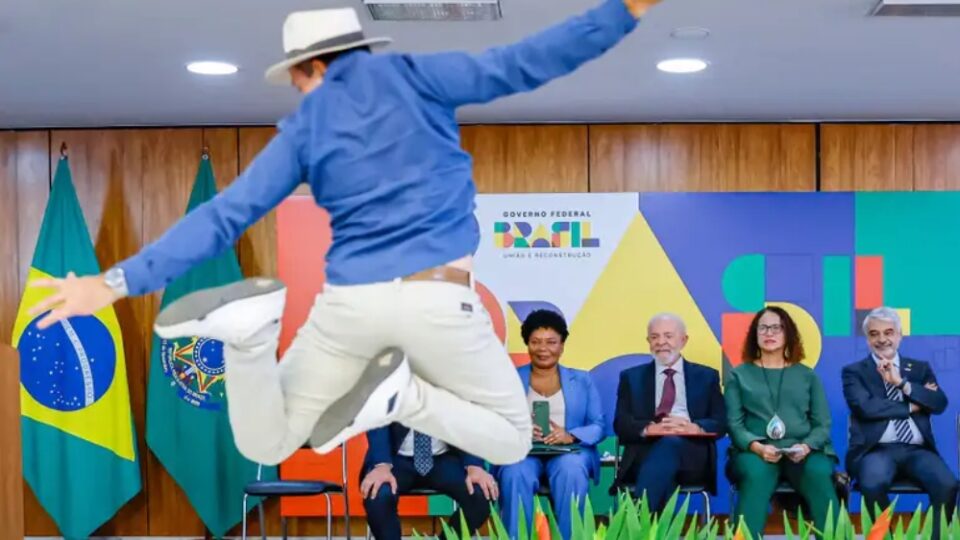 lula-dia-maracatu-foto-ricardo-stuclert-secom-960x540